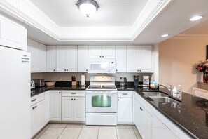 Cookware/dishes/utensils