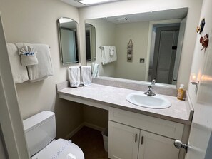 Bathroom - 1128 PL - Premium - Escape to this Pondside Paradise (Sarasota)