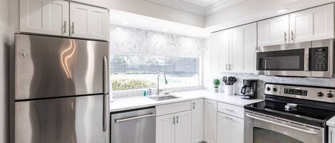 Fridge, cookware/dishes/utensils