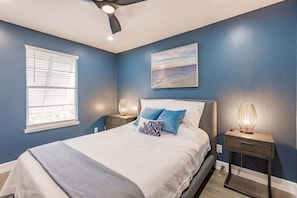 2 bedrooms, iron/ironing board, free WiFi, bed sheets - 1156 PD - Premium - Luxuriously Renovated Oasis (Siesta Key)