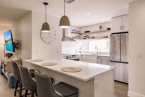 Coffee/tea maker, fridge, microwave, oven - 1156 PD - Premium - Luxuriously Renovated Oasis (Siesta Key)