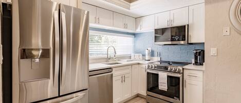 Cookware/dishes/utensils