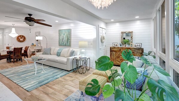 Living area - 1166 - Premium Plus - Contemporary Coastal Luxury (Siesta Key)