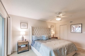 2 bedrooms, iron/ironing board, free WiFi, bed sheets - 1200-206 Standard Unit (Sarasota)