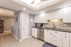 Cookware/dishes/utensils - 1200-406 - Standard Plus - Embrace Spectacular Water Views (Siesta Key)
