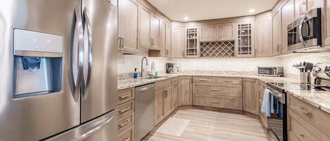 Cookware/dishes/utensils