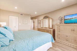 2 bedrooms, iron/ironing board, free WiFi, bed sheets - 1200-602 - Premium Plus -Enjoy Relaxing Bayfront Bliss (St. Petersburg)