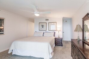 2 bedrooms, internet, bed sheets