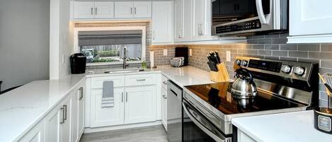 Batterie de cuisine, vaisselle et ustensiles