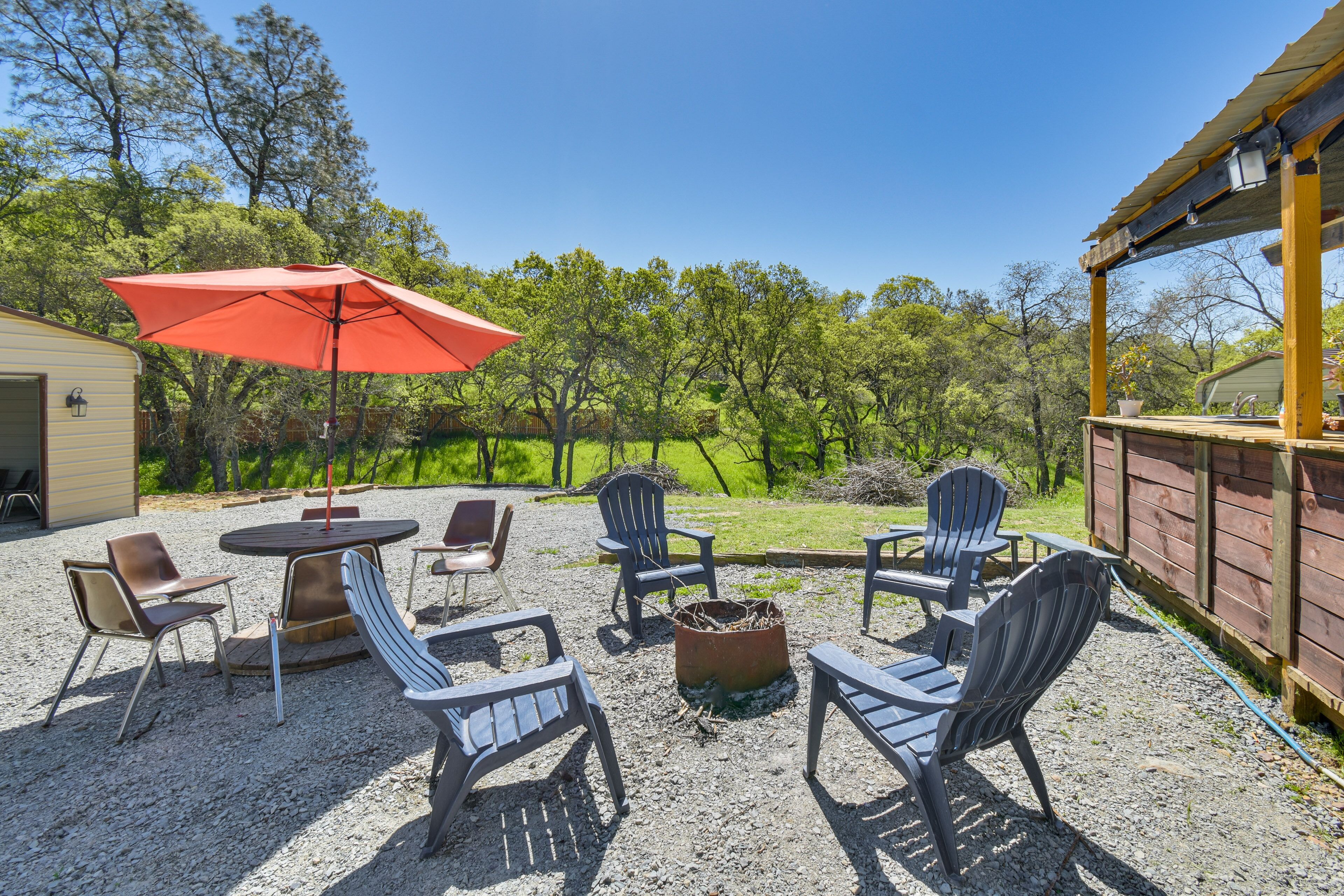 Pet-Friendly Valley Springs Retreat w/ Fire Pit!