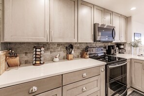 Cookware/dishes/utensils - 1255-403 - Premium - Panoramic Paradise with Gulf and City Views (Siesta Key)