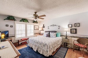 2 bedrooms, iron/ironing board, WiFi (free), bed sheets