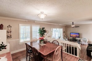 Dining - 6030 EPW - Standard Plus - Cozy Bay Side Garden Paradise (Siesta Key)