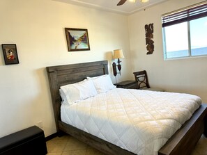 4 dormitorios, escritorio, tabla de planchar con plancha y cuna de viaje