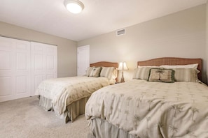 2 bedrooms, internet, bed sheets