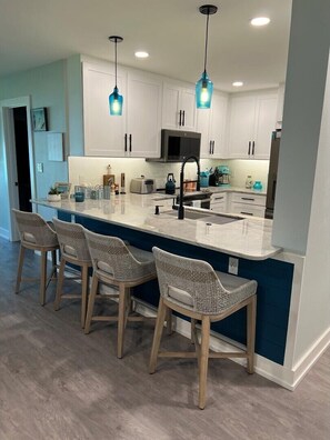 Cookware/dishes/utensils - 6057 EPW Enjoy Tranquil Waterfront Relaxation (Sarasota)