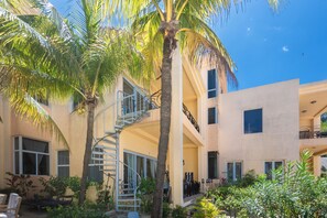 Exterior - Luxury 3bedroom 3 bathroom with stunning views steps from the beach  (West Bay)