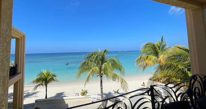 Luxury 3bedroom 3 bathroom with stunning views steps from the beach