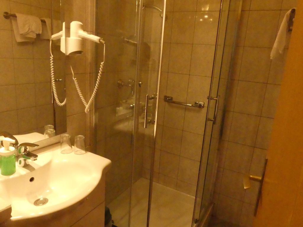 Vierbettzimmer, Dusche, Wc, Standard - Hotel Kirchenwirt - Bad Kleinkirchheim