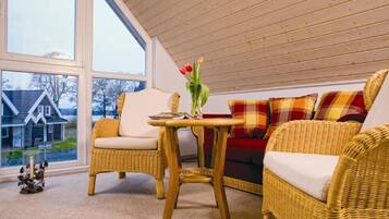 Fernseher, Kamin, DVD-Player