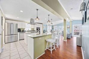 Coffee/tea maker, fridge, microwave, oven - Somewhere to Nowhere - Oceanside Village (Surfside Beach)
