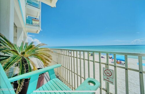 Newly renovated studio on the beach # 207
