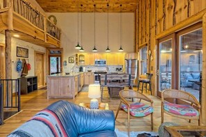 تلفزيون ذكي، مدفأة، ألعاب فيديو، كرة قدم الطاولة