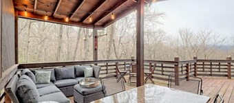 3 Suites with Game/Movie Room & Hot Tub