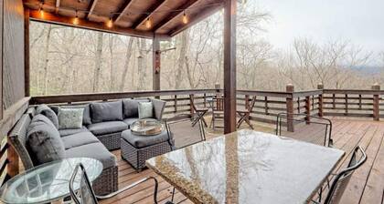 3 Suites with Game/Movie Room & Hot Tub