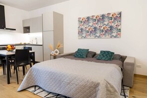 1 bedroom, in-room safe, iron/ironing board, free WiFi
