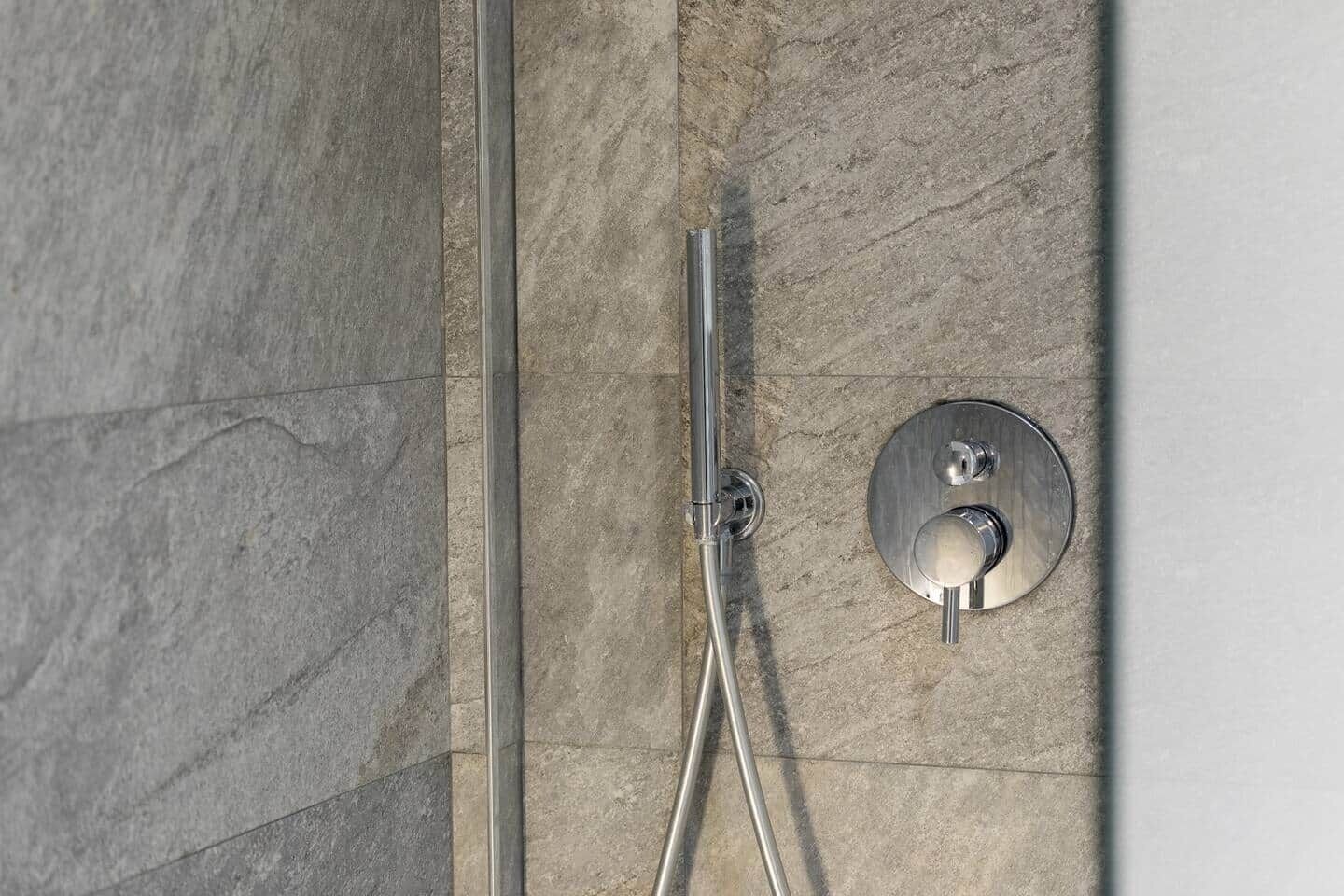 Shower, free toiletries, hair dryer, bidet