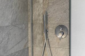 Shower, free toiletries, hair dryer, bidet