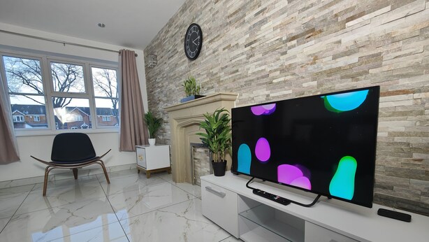 Unclassified image, 1 of 37, button - 3 Bed House - Sleeps 7 - Garden - Parking - Wifi (Birmingham)