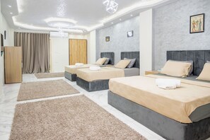 Signature Quadruple Room | Egyptian cotton sheets, premium bedding, down comforters - Arkan Egyptian Museum Hotel (Giza)