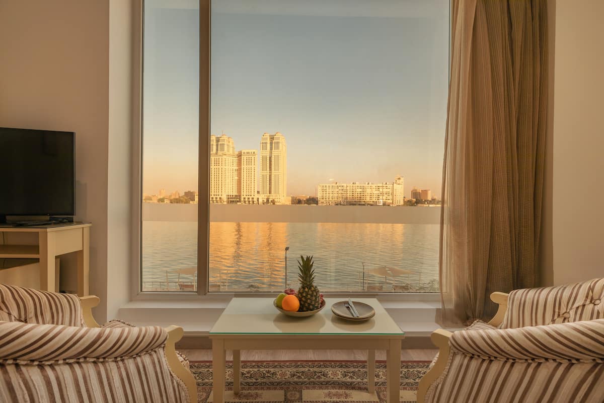 Room 400 The Sultan | In-room safe, blackout drapes, iron/ironing board, free WiFi