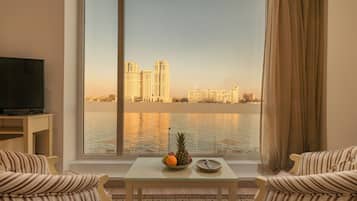 Room 400 The Sultan | In-room safe, blackout drapes, iron/ironing board, free WiFi