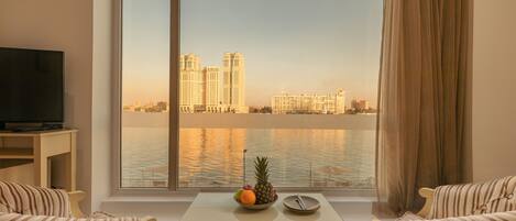 Room 400 The Sultan | Peti besi dalam bilik, langsir/tirai gelap terus