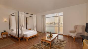 Room 300 The Nomad | In-room safe, blackout drapes, iron/ironing board, free WiFi