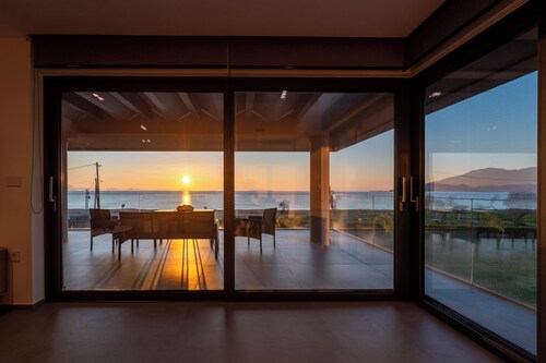 Sun and Sea Apartment in Astros,  Beachfront, 2 Bathrooms,Sunset Balcony,Parking