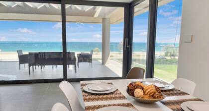 Sun and Sea Apartment in Astros, Beachfront, 2 Bathrooms,Sunset Balcony,Parking