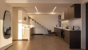 Refrigerador, microondas, horno, placa de cocina