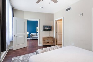 1 chambre, fer et planche à repasser, draps fournis