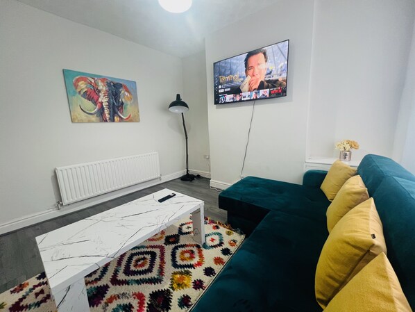 House | Interior - Remarkable 4-bed House in Bootle, Liverpool (Bootle)