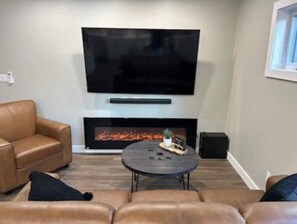 Smart TV, fireplace