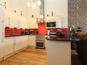 냉장고, 식기 세척기, 전기   주전자, 토스터