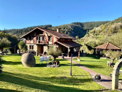 Luxury villa in a natural park. 35 km from Bilbao