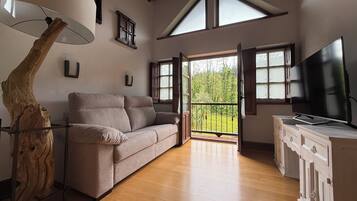 Smart TV, fireplace, video games, table tennis