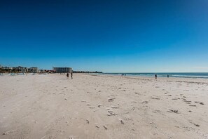 Tæt på stranden