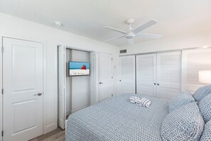 1 bedroom, WiFi, bed sheets - Villa 5 - Premium - Aloha Kai Vacation Villas (Siesta Key)