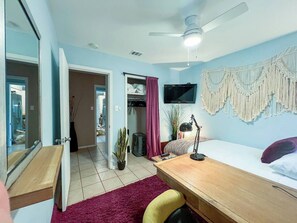 2 bedrooms, desk, iron/ironing board, travel crib - Extended Stay! 2br, 1ba + Full Office & Enclosed Patio in the St. Elmos District (Austin)